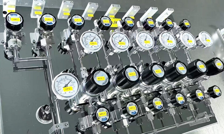 ultra high purity gas manifold panel